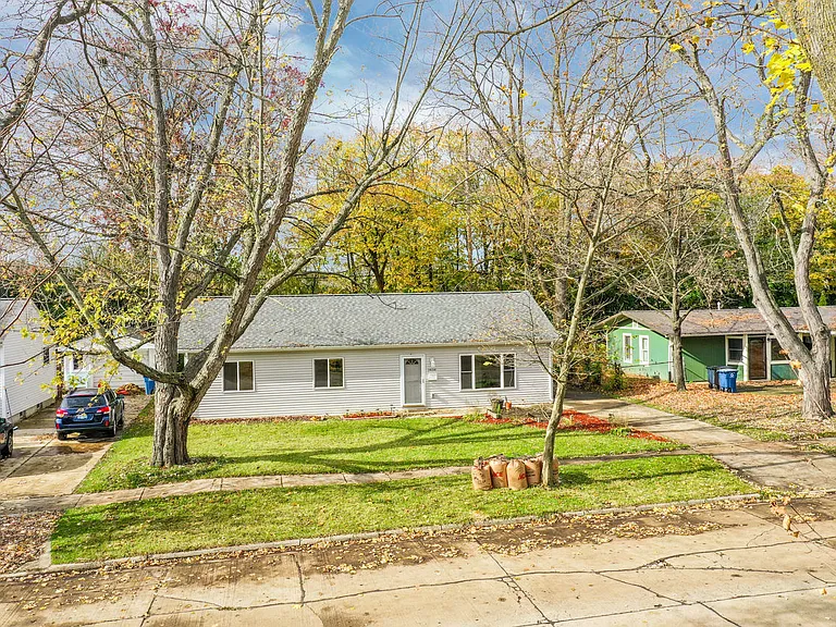 2434 Pinecrest Ave — Photo 41