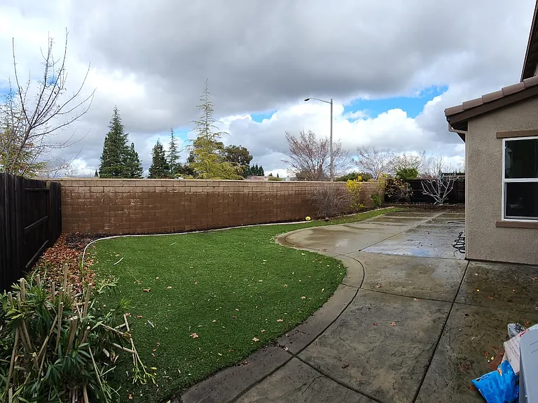 5684 Saratoga Cir — Photo 10