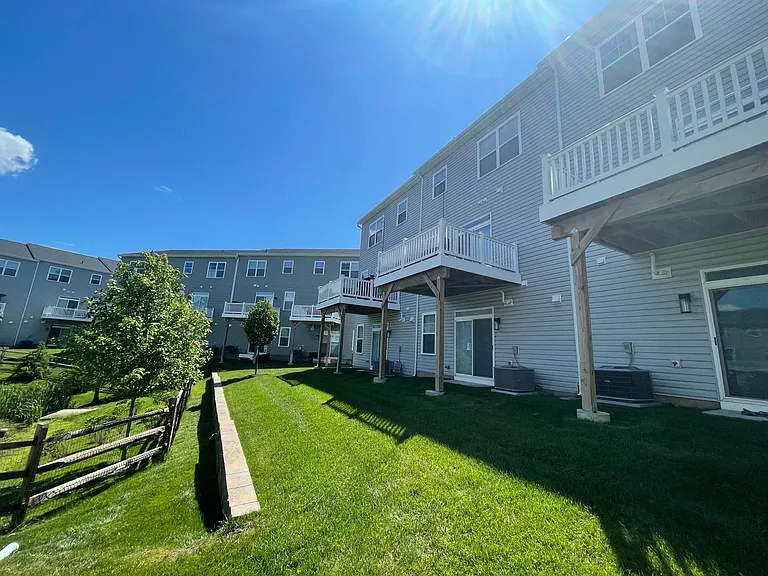 25 Warren Dr — Photo 5