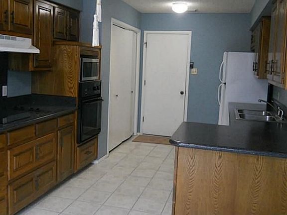 4th image of 2108 Woodway Dr