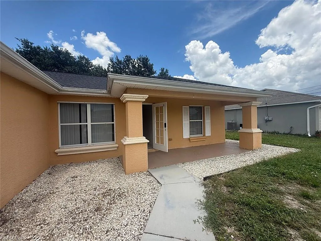 3 bed, 2.0 bath, 1408 sqft, $1,700 — Photo 2