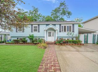 56 Washington St E, Farmingdale, NY 11735