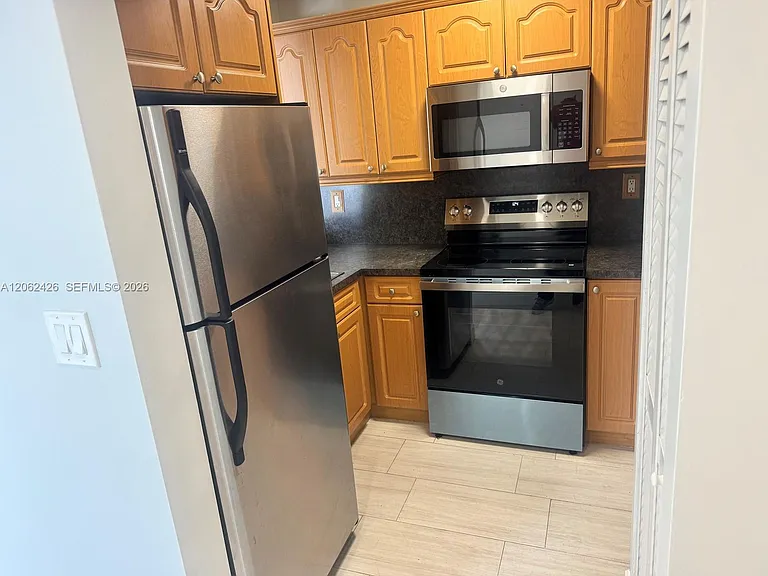 8075 NW 7th St #403 — Photo 8