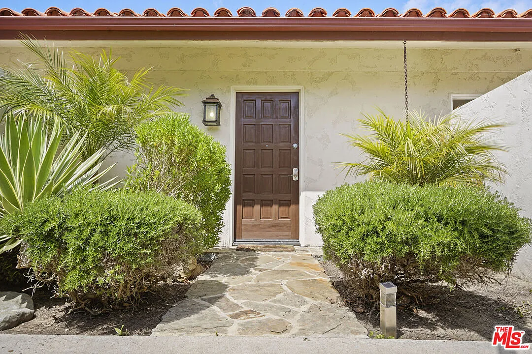 2 bed, 2.0 bath, $6,500 — Photo 3