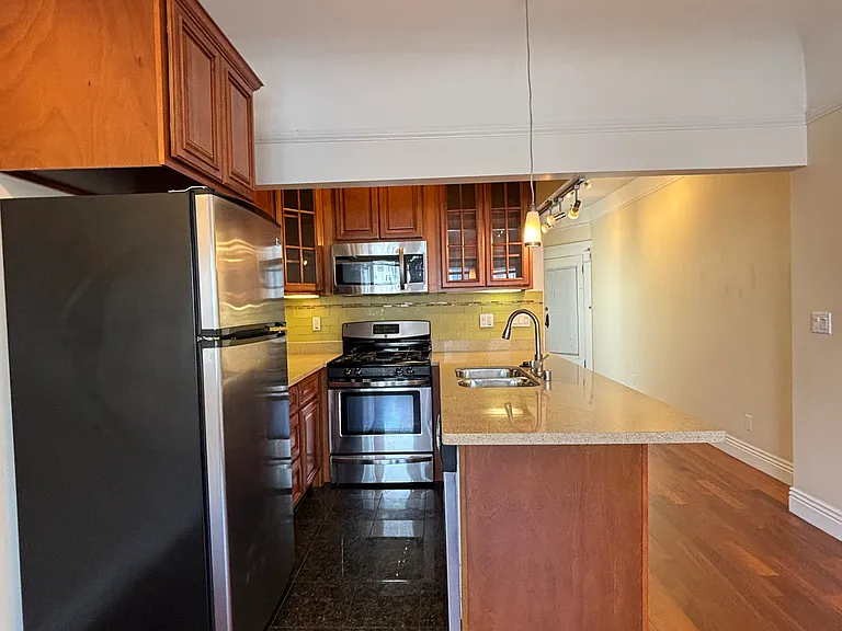 624 Shrader St #8 — Photo 2