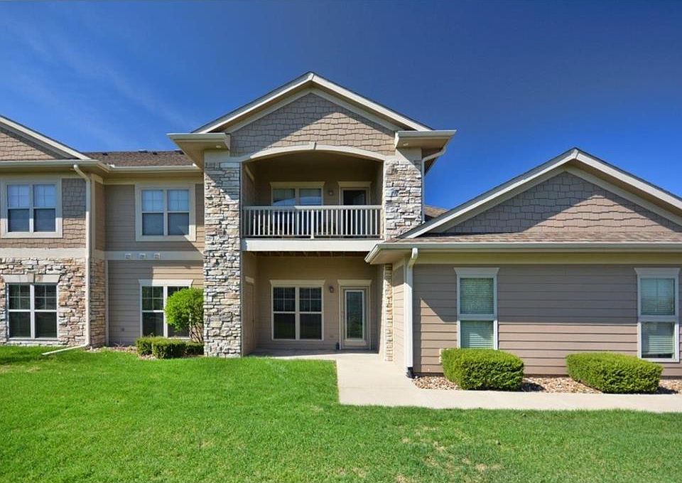 1st image of 2510 NE Oak Dr Unit 1