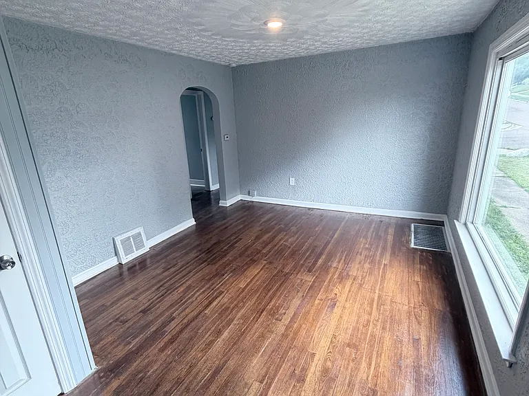1172 Greenwood Ave — Photo 4