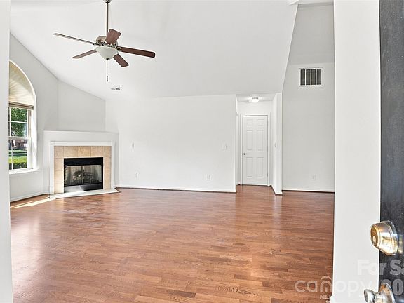 4th image of 821 Ledgestone Ct