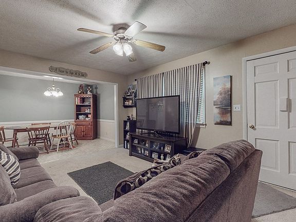 2nd image of 2020 Pinewood Ln