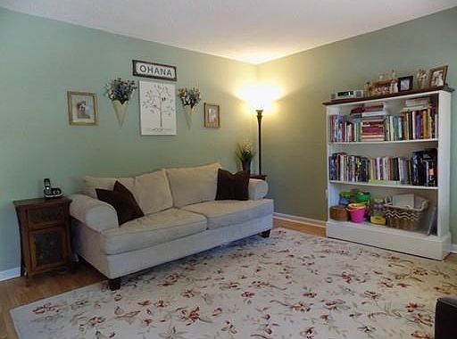 3rd image of 404 Foxwood Cir