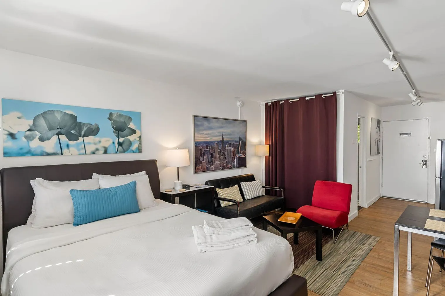 1 bed, 1.0 bath, 301 sqft, $2,925 — Photo 1