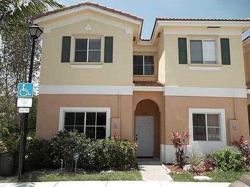 1st image of 4402 Woodland Cir