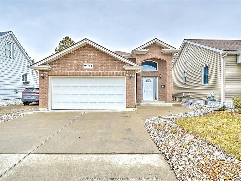 2490 Bernard Rd — Photo 2