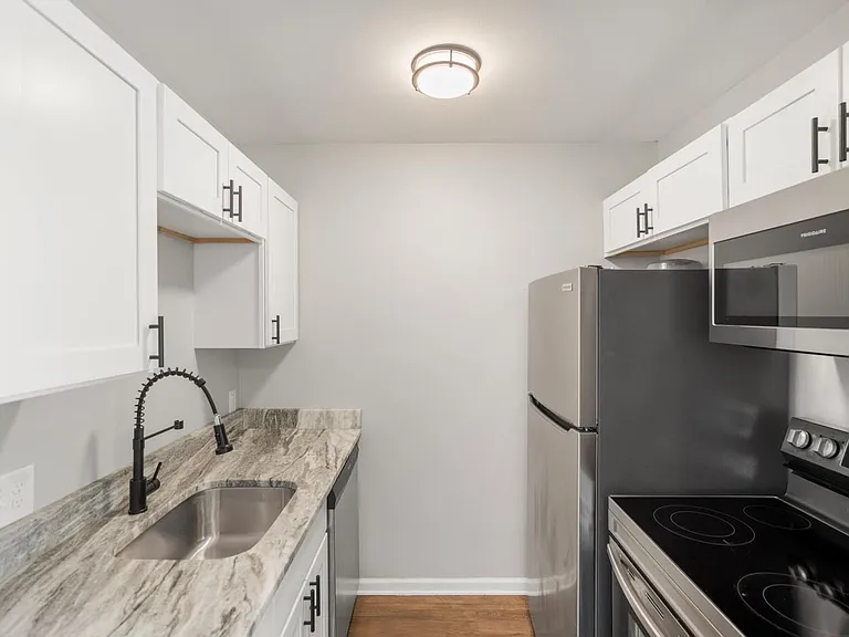 Altitude Apartments East — Photo 9
