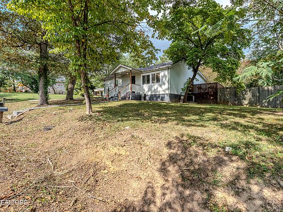 3rd image of 1108 Sunrose Rd