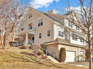 86 Hillcrest Ln, Peekskill, NY 10566