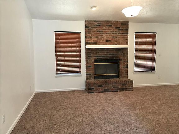 3rd image of 7340 Pebblebrooke West Dr