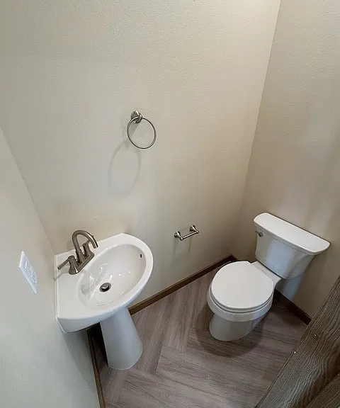 1/2 Bath down stairs