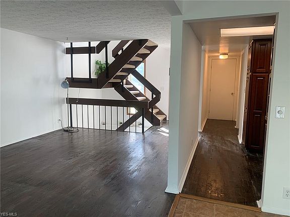 4th image of 357 Deepwood Dr