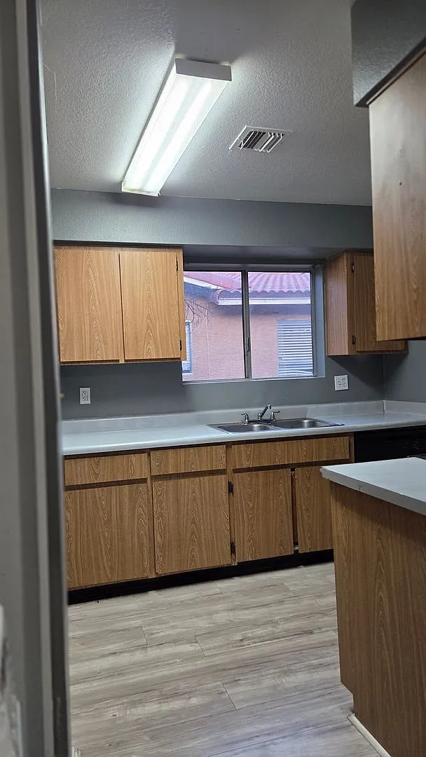 2920 E Cicero Unit 201 — Photo 4