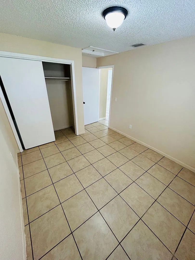 Charming 2-bedroom, 1-bathroom condo — Photo 2