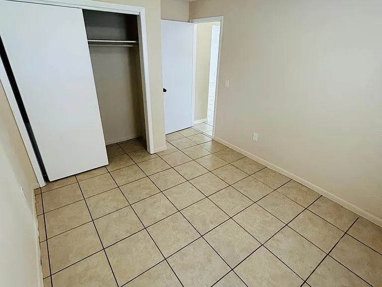 Charming 2-bedroom, 1-bathroom condo — Photo 2