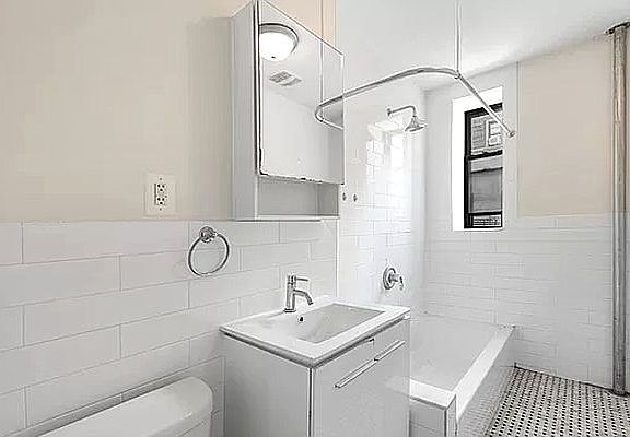 5th image of 820 Franklin Ave #3E