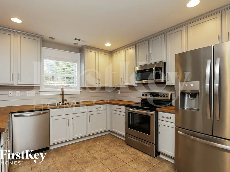 7671 W Berkeley Rd — Photo 6