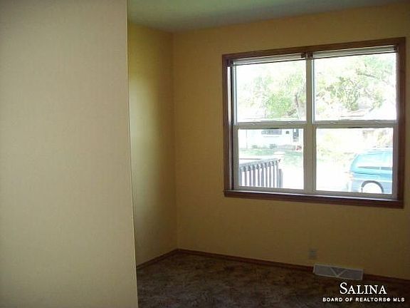 4th image of 1020 Vassar Dr