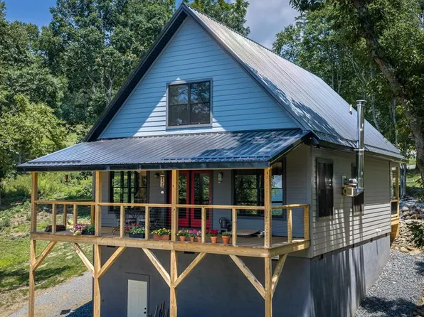 1867 Point Lookout Ln, Independence, VA 24348