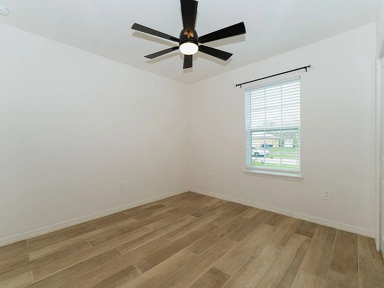 138 SW Carter Ave — Photo 24
