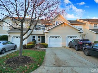36 Treat Ln #36, East Brunswick, NJ 08816