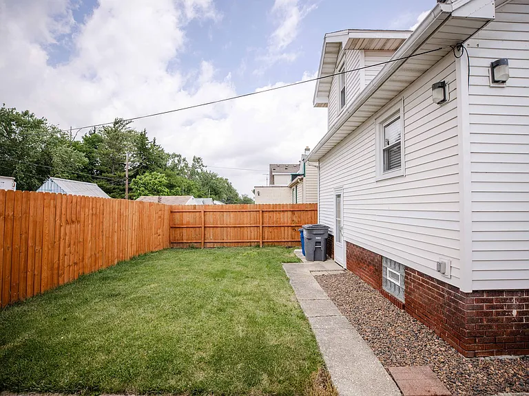 1554 Oak St #203 — Photo 7
