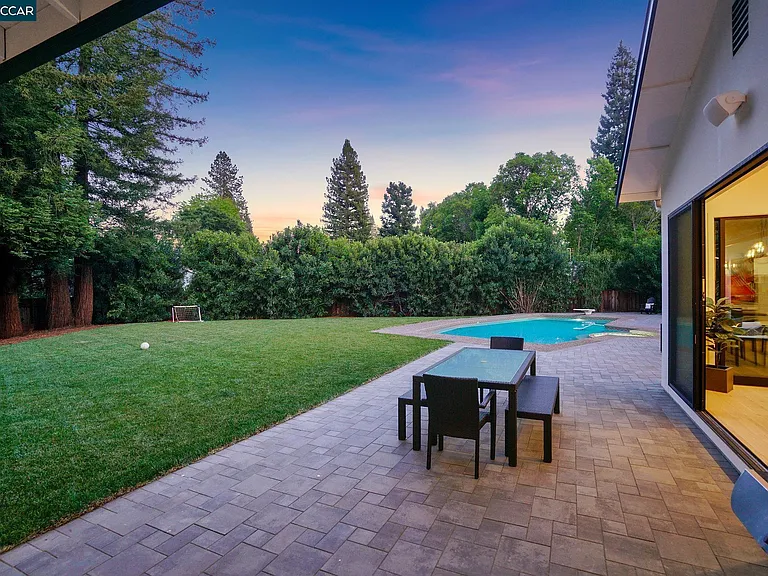23 Elaine Ct — Photo 16