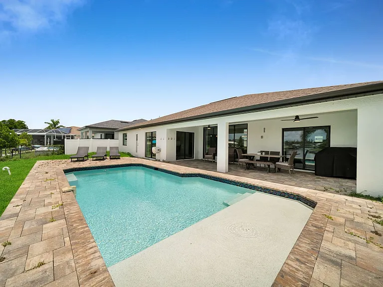 2204 SW 30th Ter — Photo 31