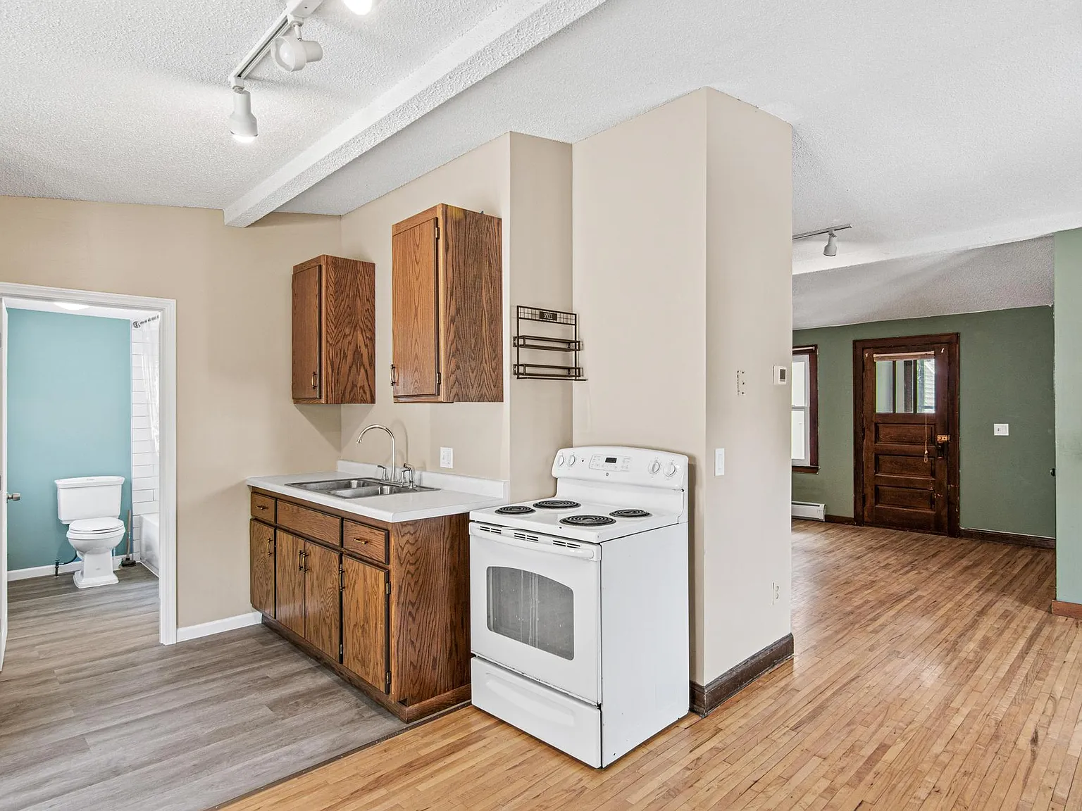 1 bed, 746 sqft, $1,250 — Photo 2