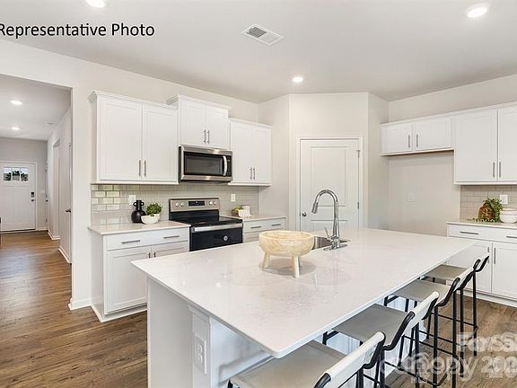 2nd image of 7522 Bainbridge Rd