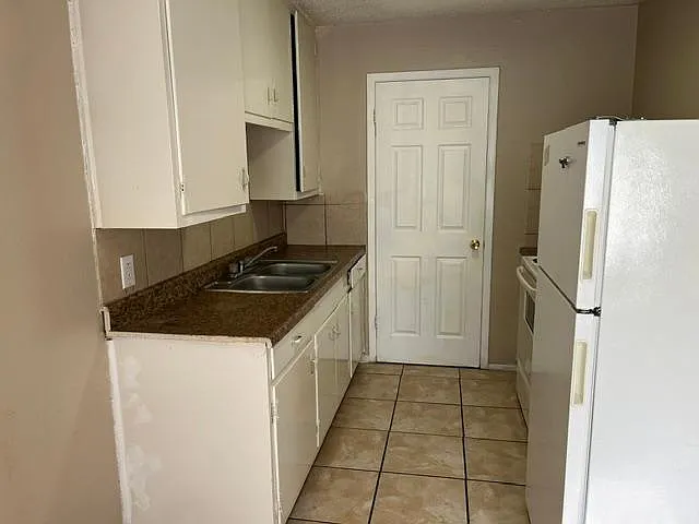411 Johnson St #K — Photo 13