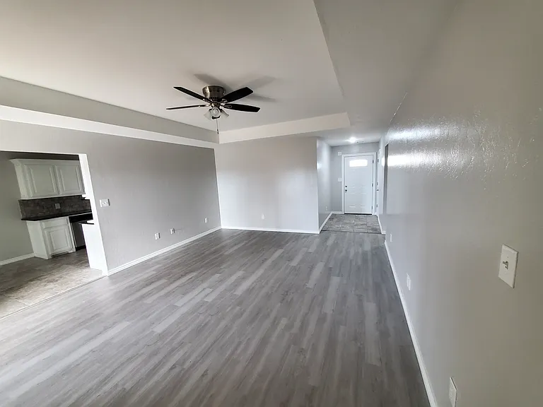 205 NE Angus St — Photo 3