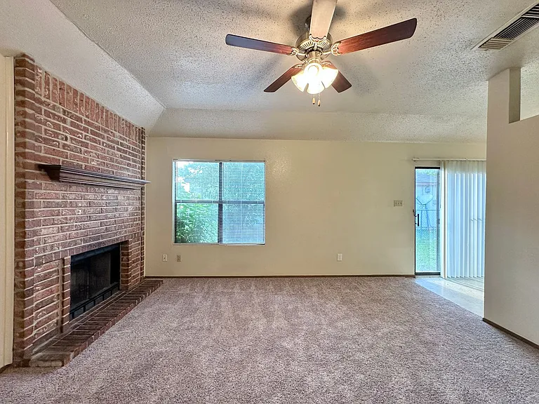 2707 Taft St — Photo 3