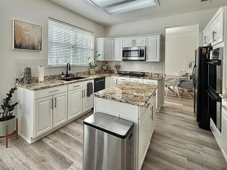 2 Twin Feather Pl — Photo 23