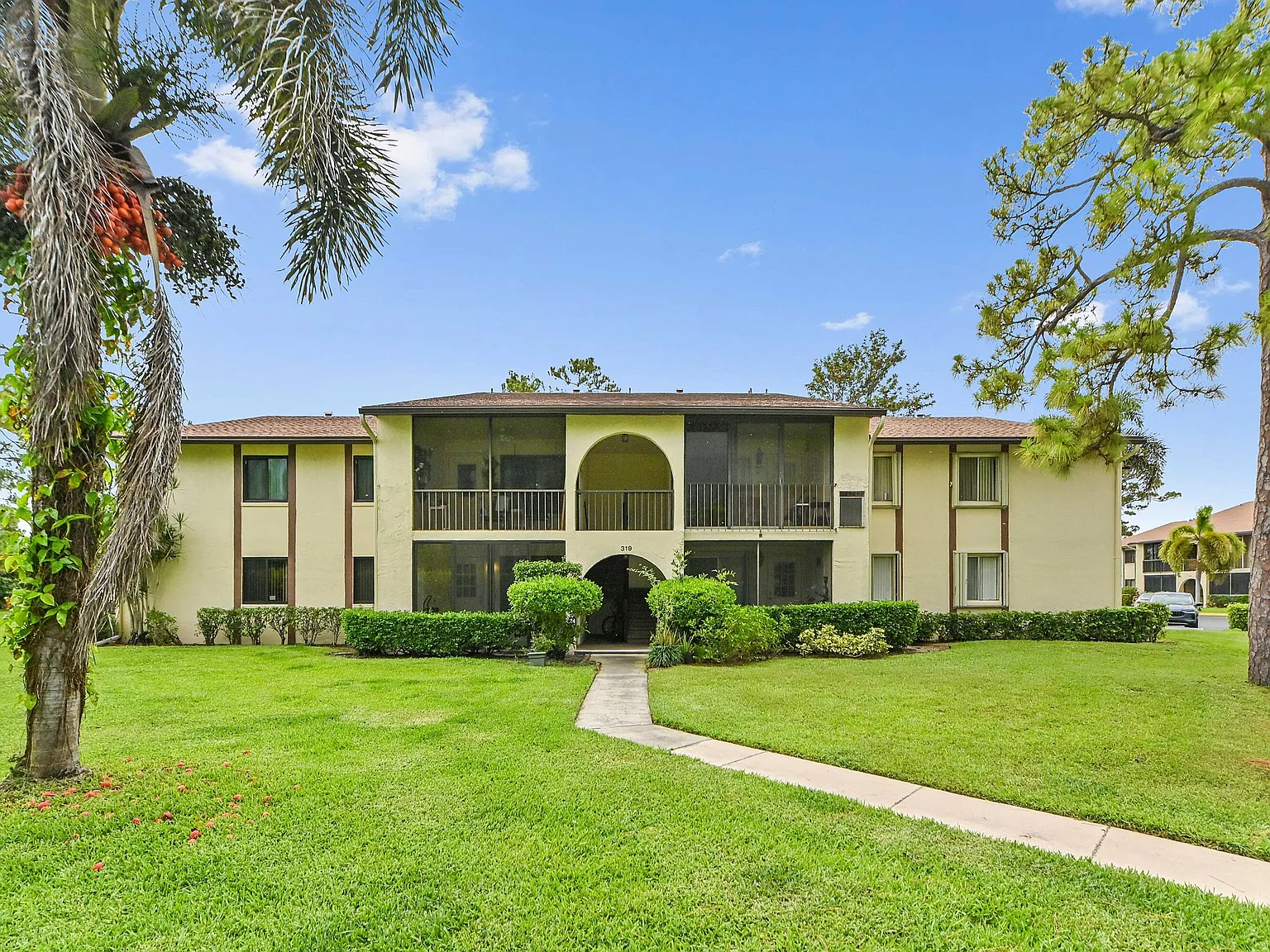 2 bed, 2.0 bath, 937 sqft, $1,700 — Photo 1
