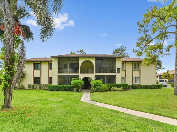 319 Knotty Pine Circle #C-1, Greenacres, FL 33463