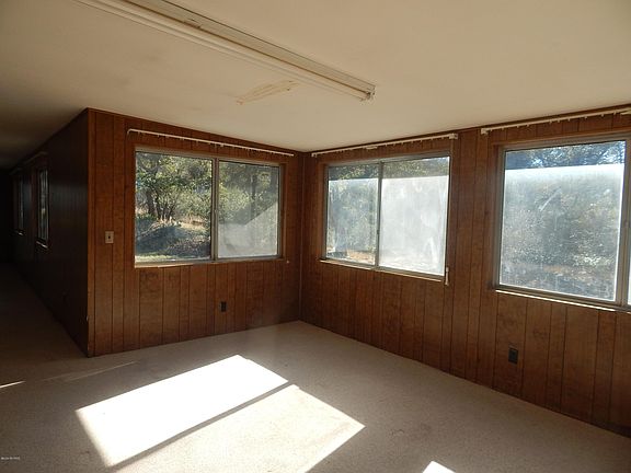 5th image of 300 N Estill Dr