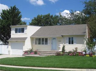 3993 Old Post Rd, Seaford, NY 11783