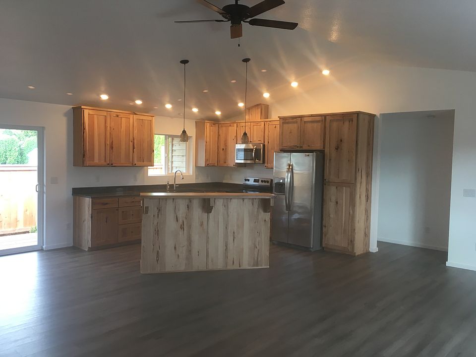1st image of 605 Ash Ave