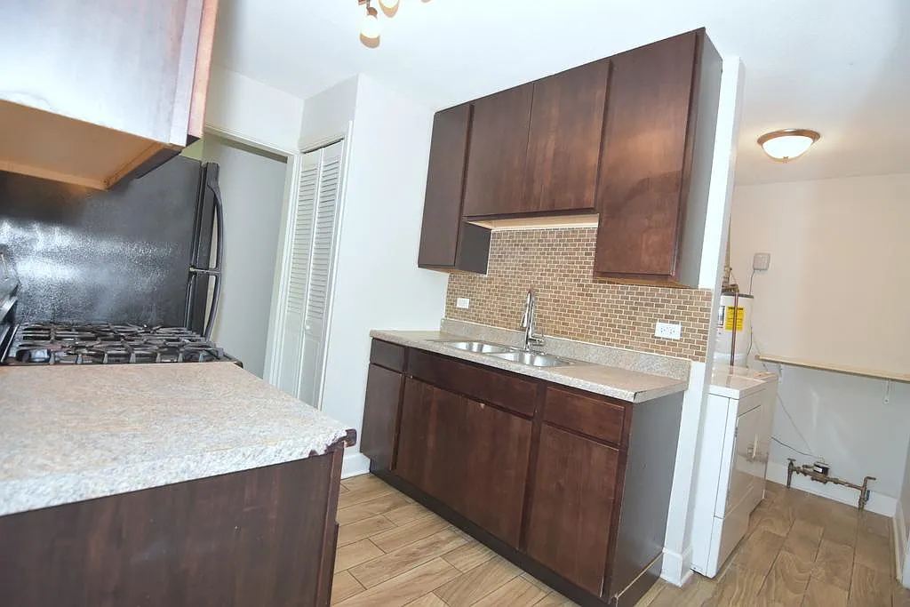 3 bed, 1207 sqft, $2,690 — Photo 4