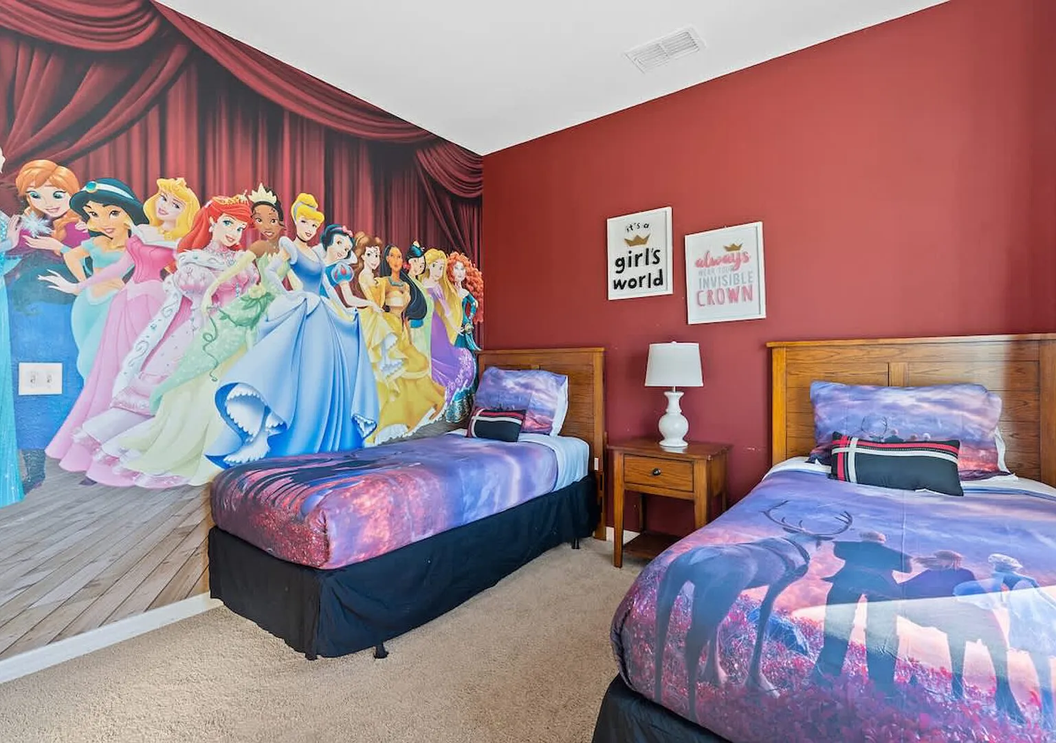 Cozy 4BR Retreat Near Orlando Attractions — Photo 2