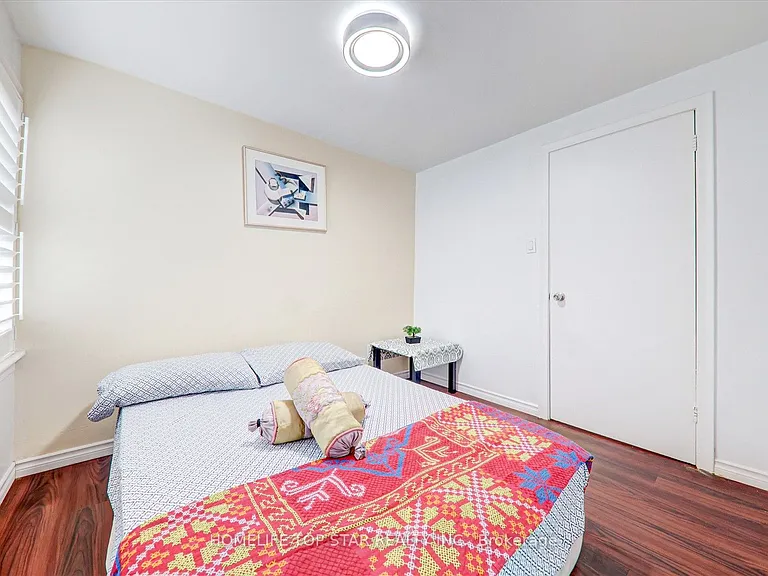 50 Chestnut Cres — Photo 15