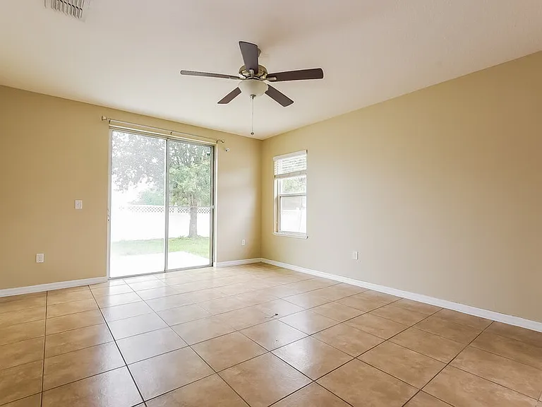 121 Daigledog St — Photo 8